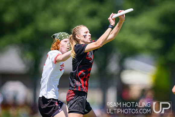 Saturday pool play at USAU D-I College Championships