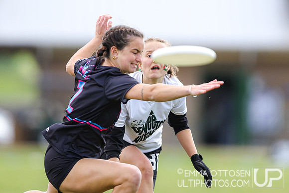 Sunday full coverage from USAU D-IIII College Championships: Semi-Finals