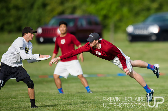2014 USAU D-I College Champs Friday Round 1 Action