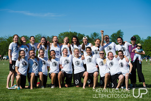 2014 USAU D-I College Champs Friday Round 1 Action