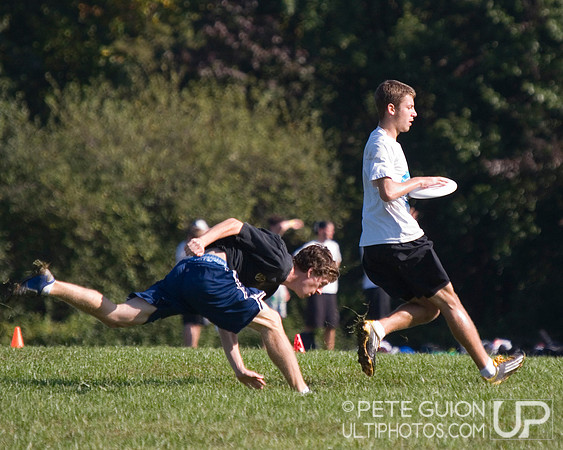 Sunday Round 1 Action -- 2011 Hucks off the Hilltop