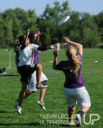 2012 USAU D-I College Championships Sunday Action