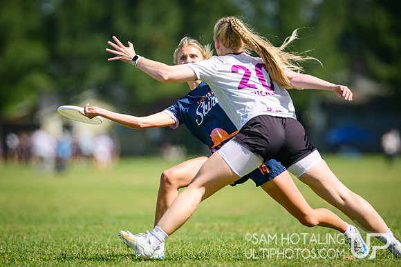 Highlights: pool play at USAU D-I College Championships