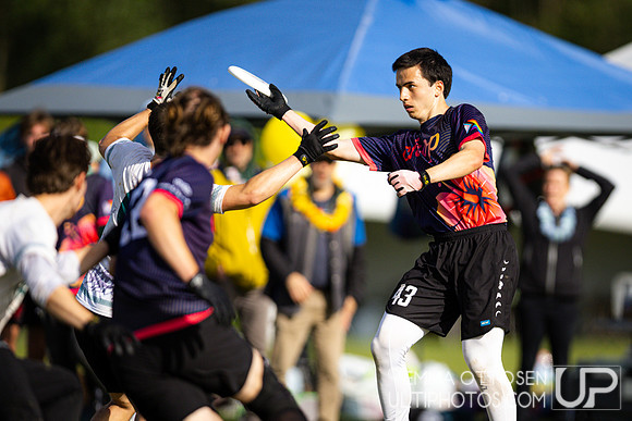 Sunday full coverage from USAU D-IIII College Championships: Semi-Finals