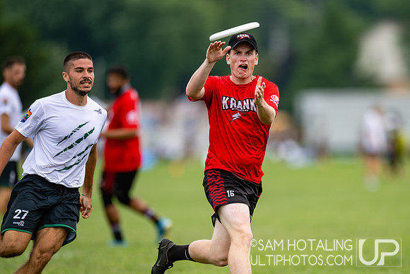Alligators Masi vs Wollongong Krank in pool play at World Ultimate Club Championships