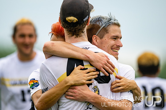 Melbourne Ellipsis vs Wildcats in pool play at World Ultimate Club Championships