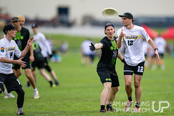 Melbourne Ellipsis vs Wildcats in pool play at World Ultimate Club Championships