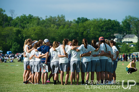 2014 USAU D-I College Champs Sunday Qtrs Action