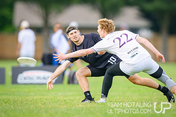 Pool play at USAU D-I College Championships