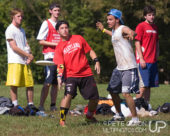 Sunday Round 2 Action -- 2011 Hucks off the Hilltop