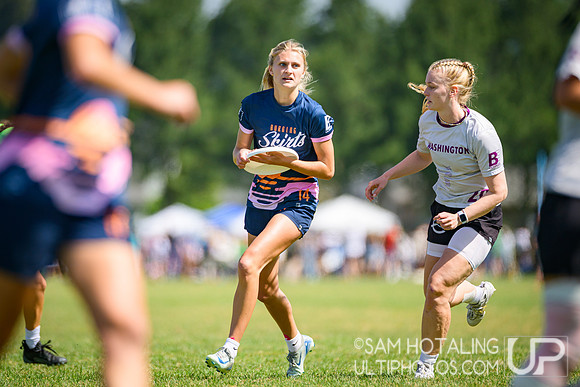 Saturday pool play at USAU D-I College Championships