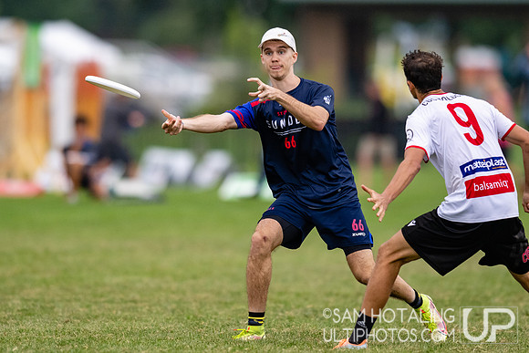 CUSB Open vs Sunder in pool play at World Ultimate Club Championships