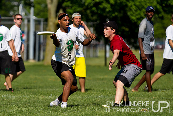 2014 USAU D-I College Champs Saturday Action