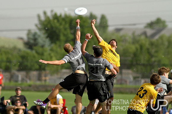 2012 USAU D-I College Championships Saturday Pre-Qtrs Action