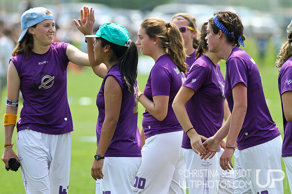 2012 USAU D-I College Championships Saturday Round 2 Action