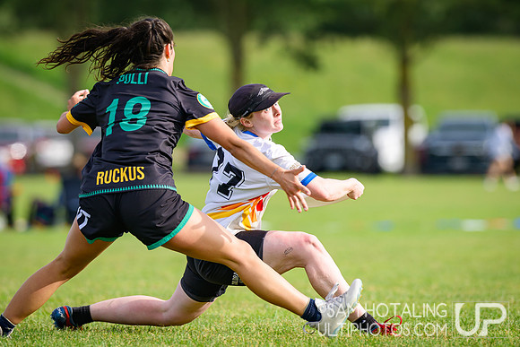 Pool play at USAU D-I College Championships