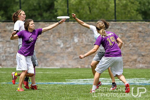 2012 USAU D-I College Championships Sunday Semis Action