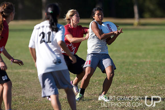 USAU NE Regionals 2013 -- Women's, Sun Round 4
