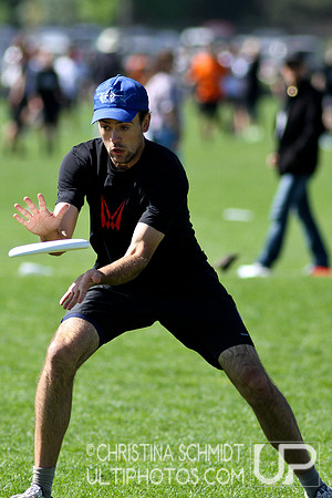 2012 USAU D-I College Championships Sunday Qtrs Action