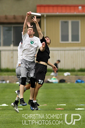 2012 USAU D-I College Championships Friday Round 2 Action