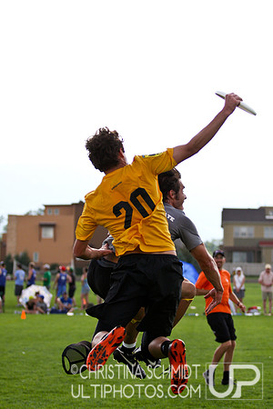 2012 USAU D-I College Championships Saturday Pre-Qtrs Action
