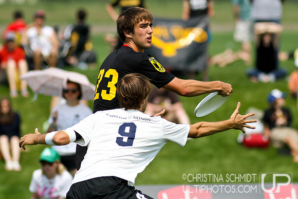 2012 USAU D-I College Championships Saturday Round 2 Action
