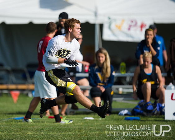 2014 USAU D-I College Champs Friday Round 1 Action