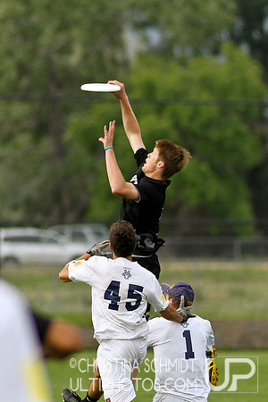 2012 USAU D-I College Championships Friday Round 1 Action