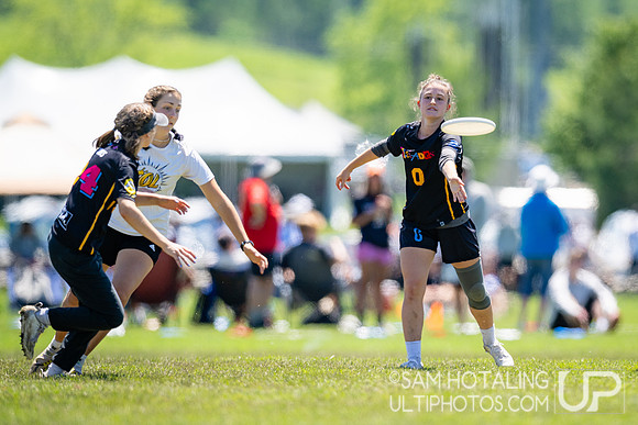 Women’s pool play at USAU DI College Championships