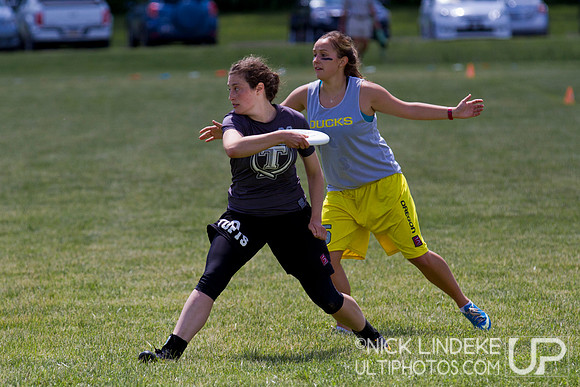 2014 USAU D-I College Champs Saturday Action