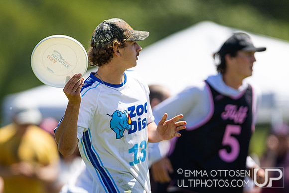 Saturday full coverage from USAU D-I College Championships, Massachusetts vs Texas