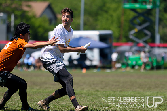 Pool play at USAU D1 College Championships