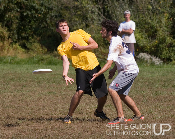 Sunday Round 2 Action -- 2011 Hucks off the Hilltop