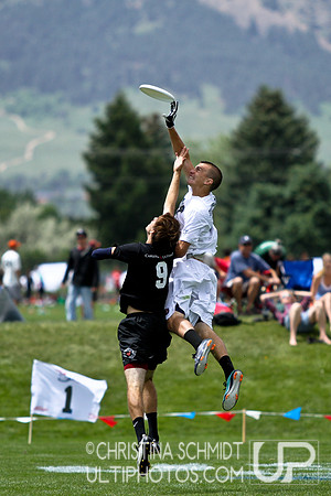 2012 USAU D-I College Championships Sunday Action