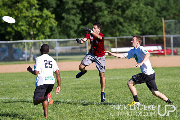 2014 USAU D-I College Champs Saturday Action