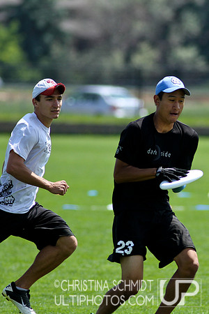2012 USAU D-I College Championships Friday Round 1 Action