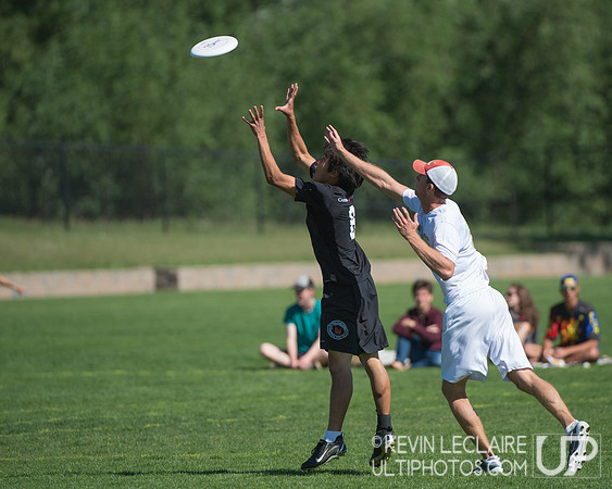 2012 USAU D-I College Championships Sunday Action