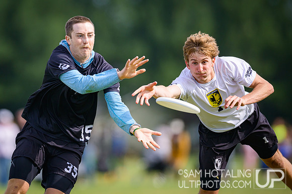 Colorado Mamabird vs North Carolina Darkside in quarterfinals at USAU D-I College Championships