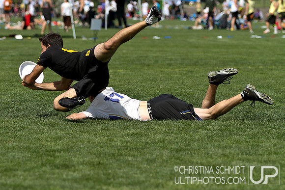 2012 USAU D-I College Championships Friday Round 1 Action