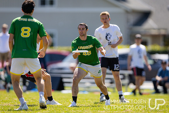 Saturday full coverage from USAU D-I College Championships, Oregon vs Northeastern