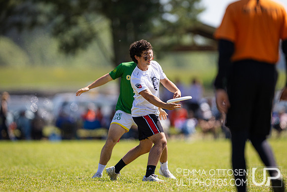 Saturday full coverage from USAU D-I College Championships, Oregon vs Northeastern