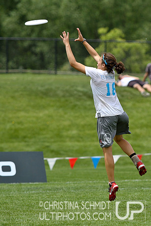 2012 USAU D-I College Championships Sunday Semis Action