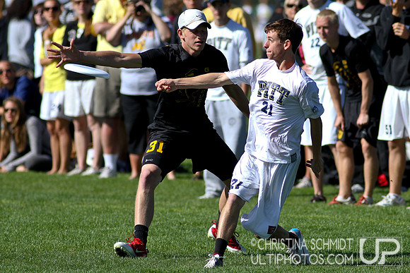 2012 USAU D-I College Championships Sunday Qtrs Action