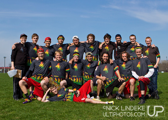 Team Photo - Great Lakes Regionals - USAU 2014 College Series