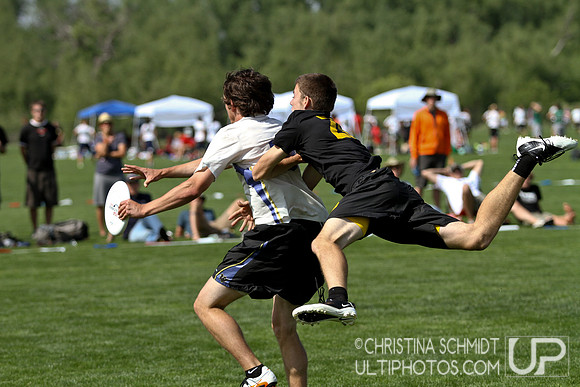 2012 USAU D-I College Championships Friday Round 1 Action