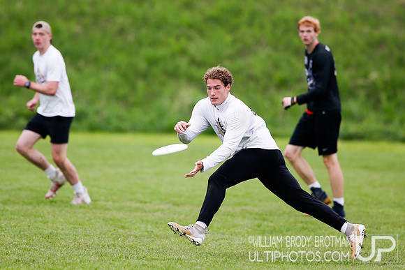 Day 1 of USA Ultimate 2022 D-III College Championships