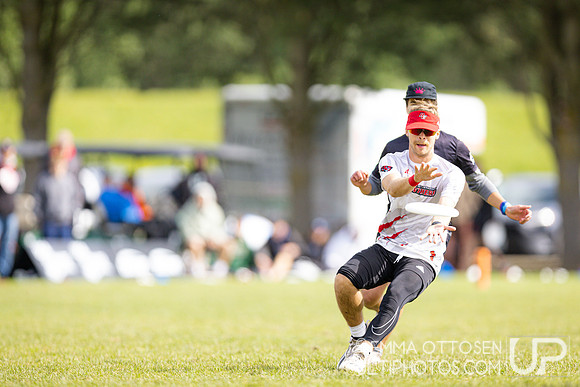 Sunday full coverage from USAU D-IIII College Championships: Semi-Finals