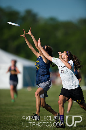 2014 USAU D-I College Champs Saturday Round 1 Action