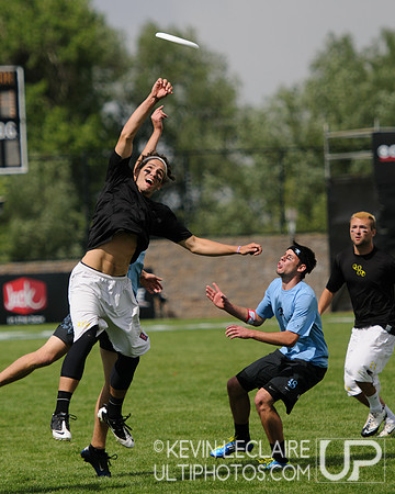 2012 USAU D-I College Championships Sunday Action