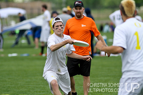 2012 USAU D-I College Championships Friday Round 2 Action
